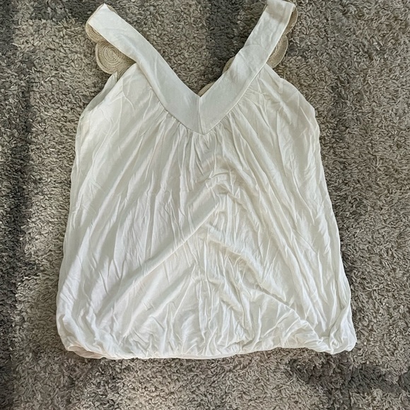 Body Central womens top with decorative v neck - Picture 2 of 4